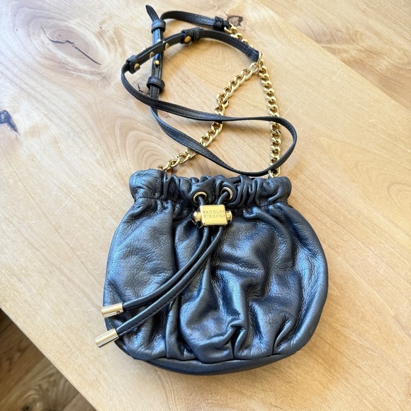 BADGLEY MISCHKA LEATHER BUCKET BAG ZIP TOP DESIGNER CROSSBODY MODERN LUXURY - Picture 3 of 13